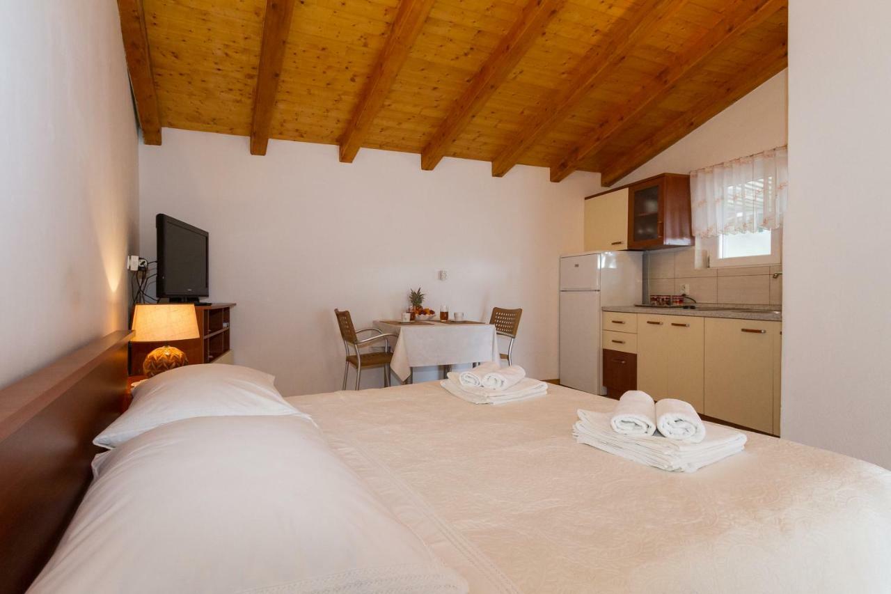Beach Apartment M & B Poljana  Экстерьер фото