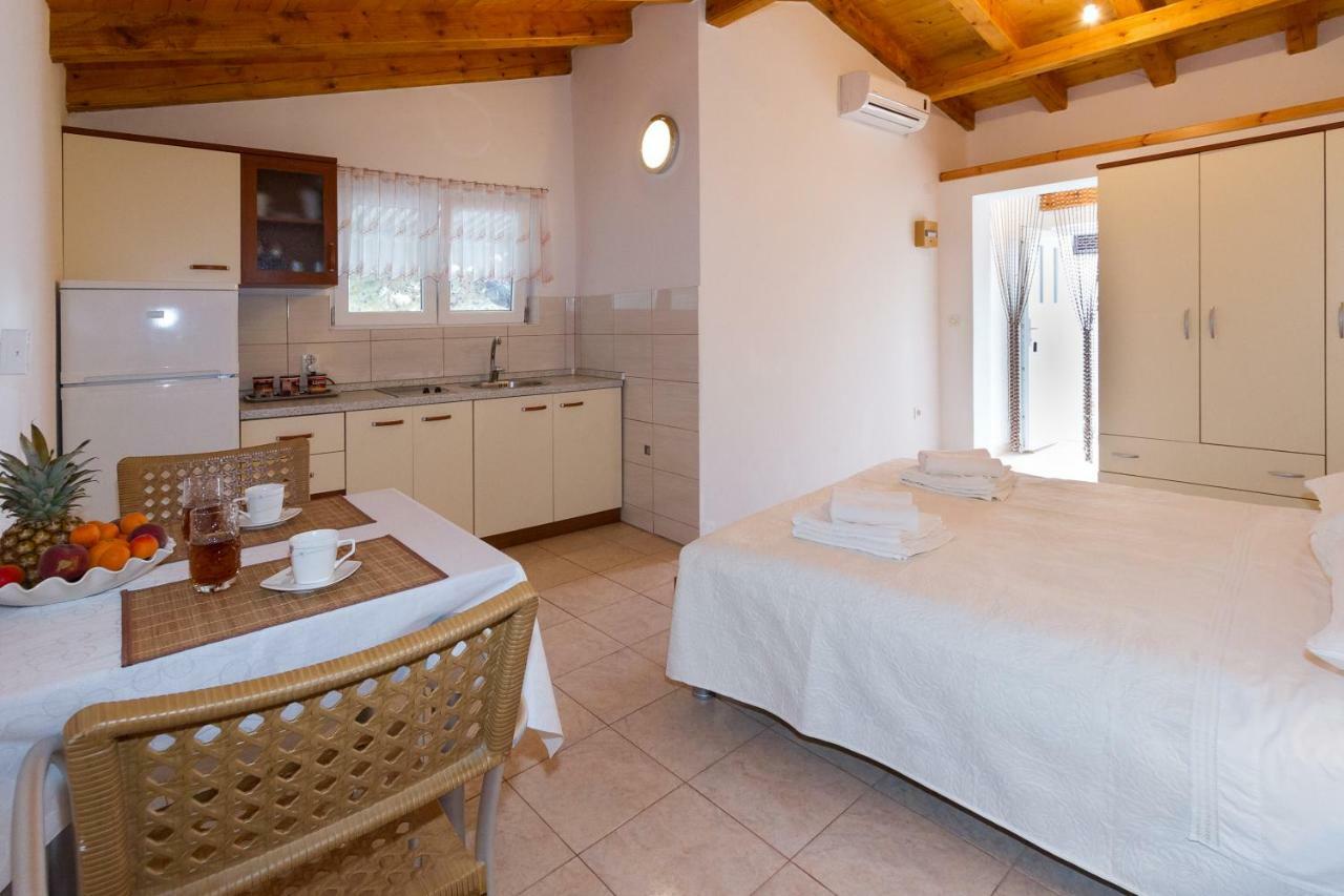 Beach Apartment M & B Poljana  Экстерьер фото